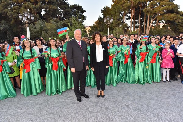 Sumqayıtla Lüdviqshafen arasında dostluq əlaqələrinin 40 illiyi təntənəli şəkildə qeyd olunub – FOTO+VİDEO Sumqayıtla Lüdviqshafen arasında dostluq əlaqələrinin 40 illiyi təntənəli şəkildə qeyd olunub – FOTO+VİDEO