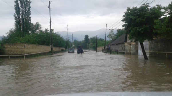 Güclü leysan yağışları Qax rayonunun bir neçə kəndinə zərər vurub