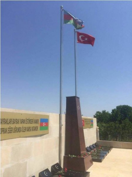 Azərbaycanda bir evin həyətindən türk şəhidliyi tapılıb - FOTOLAR Azərbaycanda bir evin həyətindən türk şəhidliyi tapılıb - FOTOLAR