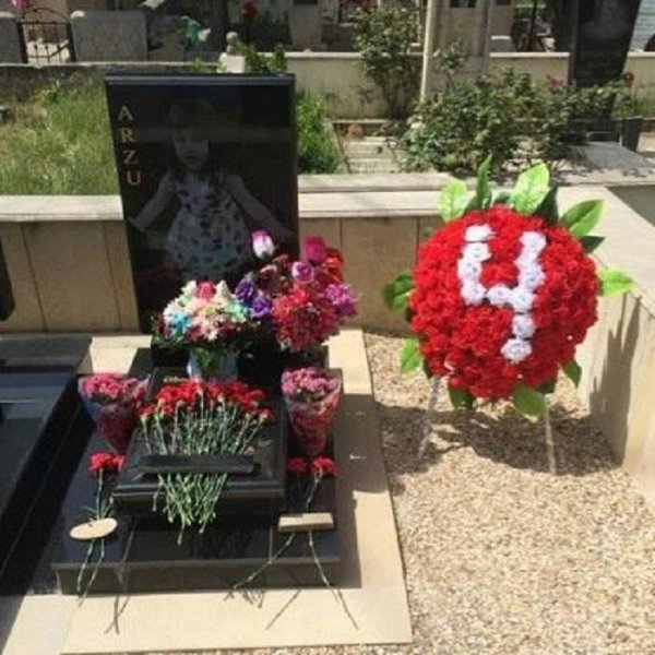 Sumqayıtda 3 yaşlı uşağın ölümünə səbəb olan həkim məhkəmə qarşısında Sumqayıtda 3 yaşlı uşağın ölümünə səbəb olan həkim məhkəmə qarşısında