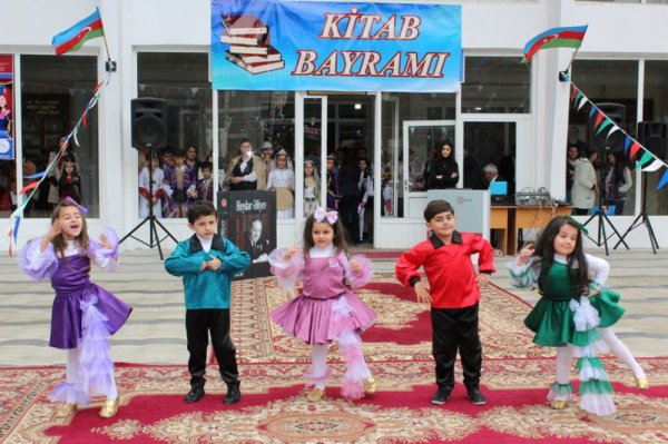 Sumqayıtda kitab bayramında mindən çox nəşr sərgilənib Sumqayıtda kitab bayramında mindən çox nəşr sərgilənib