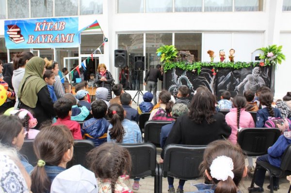 Sumqayıtda kitab bayramında mindən çox nəşr sərgilənib Sumqayıtda kitab bayramında mindən çox nəşr sərgilənib