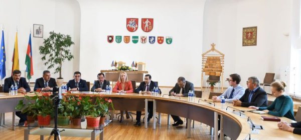 Qazax rayonu ilə Litvanın Trakay rayonu arasında əməkdaşlıq haqqında saziş imzalanıb Qazax rayonu ilə Litvanın Trakay rayonu arasında əməkdaşlıq haqqında saziş imzalanıb
