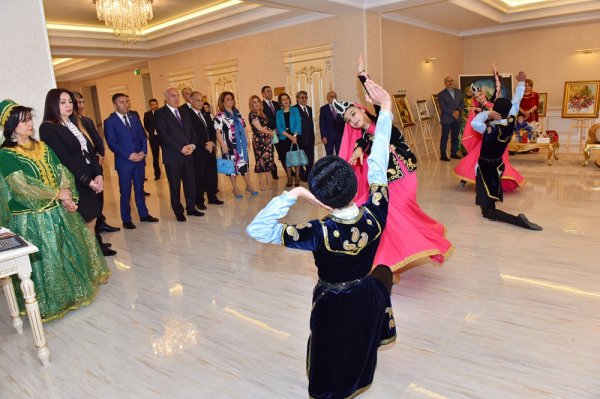 Sumqayıtda ailə modeli ilə bağlı aktual məsələlər müzakirə olunub - FOTO Sumqayıtda ailə modeli ilə bağlı aktual məsələlər müzakirə olunub - FOTO