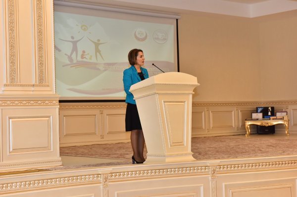 Sumqayıtda ailə modeli ilə bağlı aktual məsələlər müzakirə olunub - FOTO Sumqayıtda ailə modeli ilə bağlı aktual məsələlər müzakirə olunub - FOTO