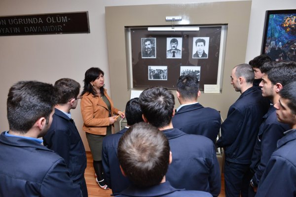 "Azərikimya"da təcrübədə olan gənc kadrların Sumqayıtın Tarixi Muzeyinə ekskursiyası təşkil edilib - FOTOLAR "Azərikimya"da təcrübədə olan gənc kadrların Sumqayıtın Tarixi Muzeyinə ekskursiyası təşkil edilib - FOTOLAR