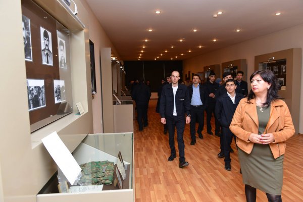 "Azərikimya"da təcrübədə olan gənc kadrların Sumqayıtın Tarixi Muzeyinə ekskursiyası təşkil edilib - FOTOLAR "Azərikimya"da təcrübədə olan gənc kadrların Sumqayıtın Tarixi Muzeyinə ekskursiyası təşkil edilib - FOTOLAR