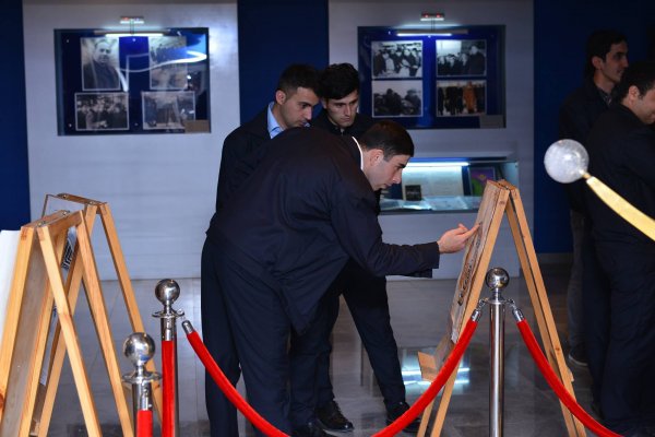 "Azərikimya"da təcrübədə olan gənc kadrların Sumqayıtın Tarixi Muzeyinə ekskursiyası təşkil edilib - FOTOLAR "Azərikimya"da təcrübədə olan gənc kadrların Sumqayıtın Tarixi Muzeyinə ekskursiyası təşkil edilib - FOTOLAR