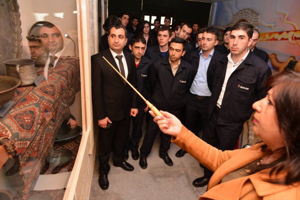 "Azərikimya"da təcrübədə olan gənc kadrların Sumqayıtın Tarixi Muzeyinə ekskursiyası təşkil edilib - FOTOLAR "Azərikimya"da təcrübədə olan gənc kadrların Sumqayıtın Tarixi Muzeyinə ekskursiyası təşkil edilib - FOTOLAR