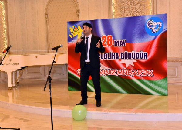 Sumqayıtda gənclər “28 may - Respublika günü”nü qeyd etdi Sumqayıtda gənclər “28 may - Respublika günü”nü qeyd etdi