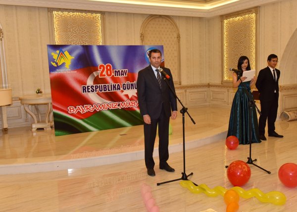 Sumqayıtda gənclər “28 may - Respublika günü”nü qeyd etdi Sumqayıtda gənclər “28 may - Respublika günü”nü qeyd etdi