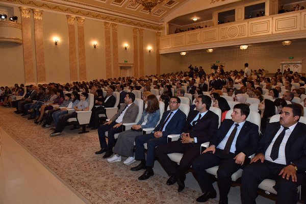 Sumqayıtda “Böyük Hindistan toyu” nümayiş olundu – FOTOLAR/VIDEO Sumqayıtda “Böyük Hindistan toyu” nümayiş olundu – FOTOLAR/VIDEO