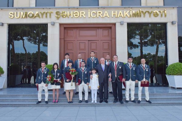 Zakir Fərəcov sumqayıtlı idmançılarla görüşdü – FOTOLAR