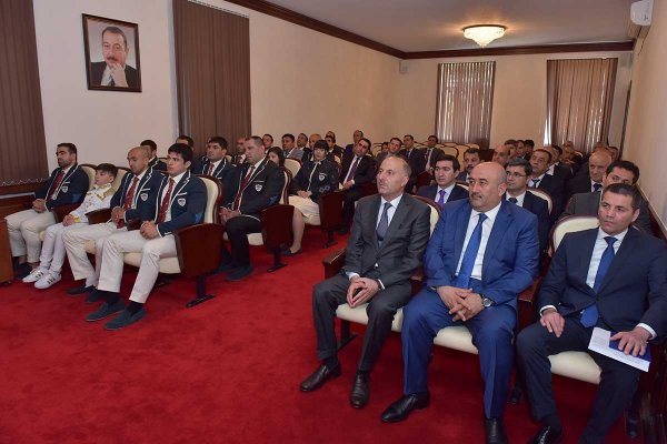 Zakir Fərəcov sumqayıtlı idmançılarla görüşdü – FOTOLAR