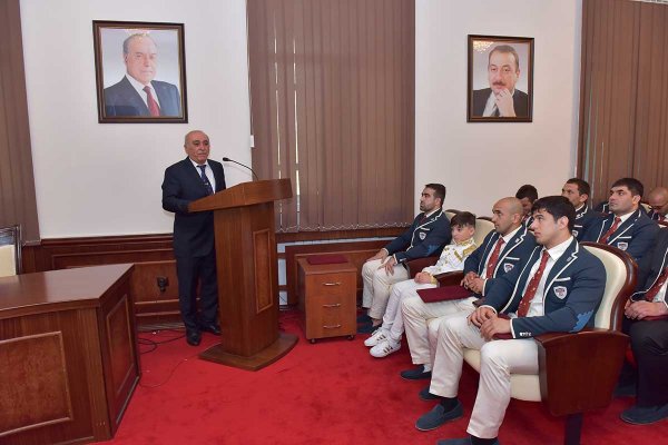 Zakir Fərəcov sumqayıtlı idmançılarla görüşdü – FOTOLAR