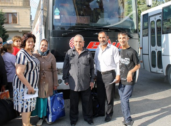 Nazirlik əlilliyi olan 100 nəfəri istirahət mərkəzinə yola salıb Nazirlik əlilliyi olan 100 nəfəri istirahət mərkəzinə yola salıb