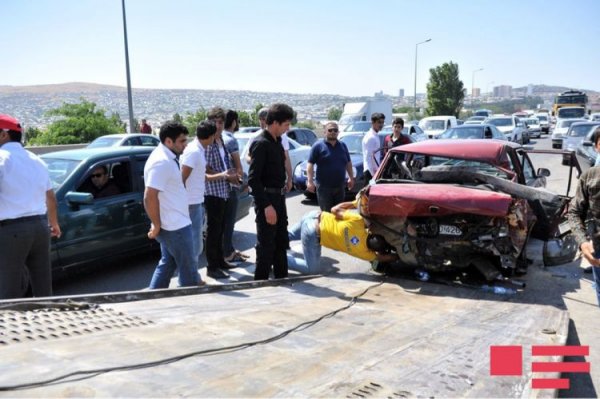 Bakı-Sumqayıt yolunda iki avtomobil toqquşub, xəsarət alanlar var