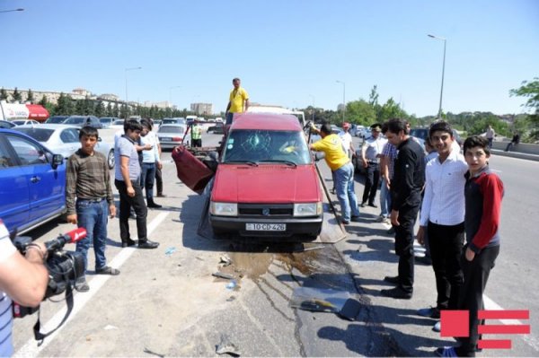 Bakı-Sumqayıt yolunda iki avtomobil toqquşub, xəsarət alanlar var