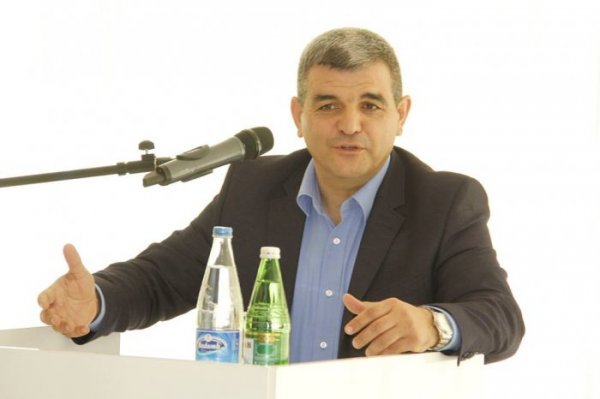 Tanınmış sumqayıtlı cərrah Cəfər Quliyevin 40 illik "üsyanı" Tanınmış sumqayıtlı cərrah Cəfər Quliyevin 40 illik "üsyanı"