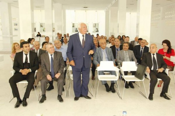 Tanınmış sumqayıtlı cərrah Cəfər Quliyevin 40 illik "üsyanı" Tanınmış sumqayıtlı cərrah Cəfər Quliyevin 40 illik "üsyanı"