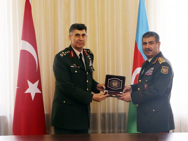 Zakir Həsənov Türkiyə Quru Qoşunları komandanı ilə görüşüb Zakir Həsənov Türkiyə Quru Qoşunları komandanı ilə görüşüb