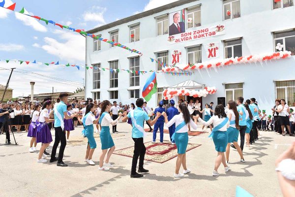 Zakir Fərəcov “Son zəng” tədbirlərində iştirak edib – FOTOLAR