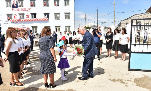 Zakir Fərəcov “Son zəng” tədbirlərində iştirak edib – FOTOLAR