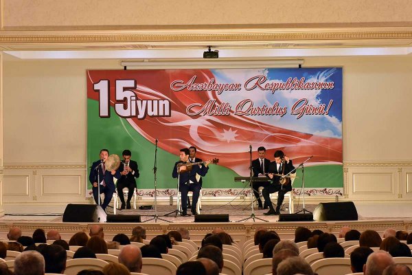 Sumqayıtda Milli Qurtuluş Gününə həsr olunmuş bayram tədbiri keçirildi – FOTOLAR Sumqayıtda Milli Qurtuluş Gününə həsr olunmuş bayram tədbiri keçirildi – FOTOLAR