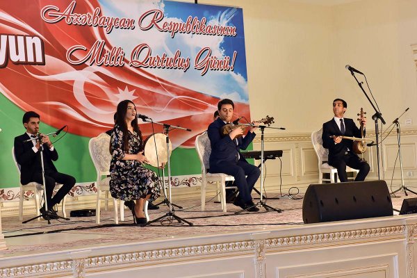 Sumqayıtda Milli Qurtuluş Gününə həsr olunmuş bayram tədbiri keçirildi – FOTOLAR Sumqayıtda Milli Qurtuluş Gününə həsr olunmuş bayram tədbiri keçirildi – FOTOLAR