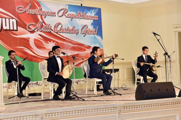 Sumqayıtda Milli Qurtuluş Gününə həsr olunmuş bayram tədbiri keçirildi – FOTOLAR Sumqayıtda Milli Qurtuluş Gününə həsr olunmuş bayram tədbiri keçirildi – FOTOLAR