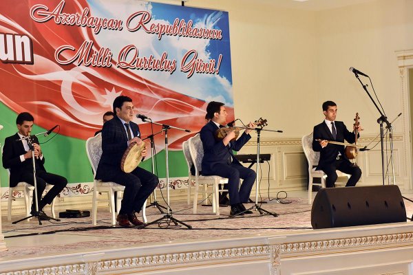 Sumqayıtda Milli Qurtuluş Gününə həsr olunmuş bayram tədbiri keçirildi – FOTOLAR Sumqayıtda Milli Qurtuluş Gününə həsr olunmuş bayram tədbiri keçirildi – FOTOLAR