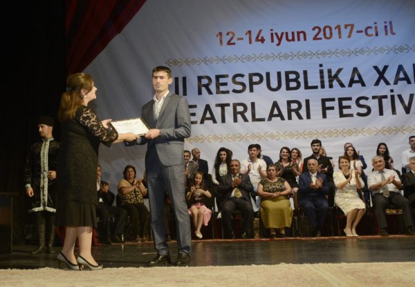 II Respublika Xalq Teatrları Festivalının qaliblərinə mükafatlar təqdim olunub II Respublika Xalq Teatrları Festivalının qaliblərinə mükafatlar təqdim olunub