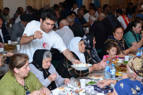 Sumqayıtda 600-dən çox aztəminatlı ailəyə bayram sovqatı paylanıb -FOTOLAR