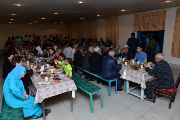 Sumqayıtda 600-dən çox aztəminatlı ailəyə bayram sovqatı paylanıb -FOTOLAR