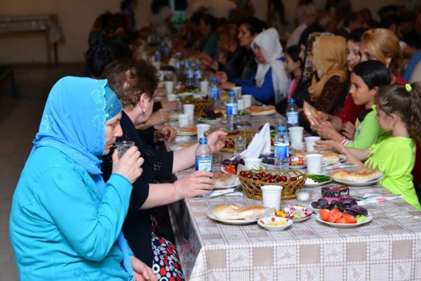 Sumqayıtda 600-dən çox aztəminatlı ailəyə bayram sovqatı paylanıb -FOTOLAR