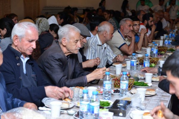 Sumqayıtda 600-dən çox aztəminatlı ailəyə bayram sovqatı paylanıb -FOTOLAR