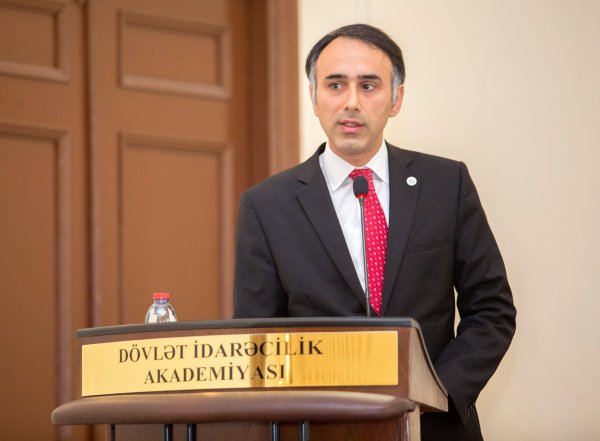 Sumqayıtlı jurnalist Aida Eyvazlının kitabının təqdimatı olub Sumqayıtlı jurnalist Aida Eyvazlının kitabının təqdimatı olub