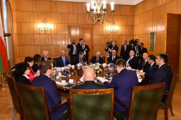 Azərbaycan prezidenti Polşa baş naziri ilə görüşüb
