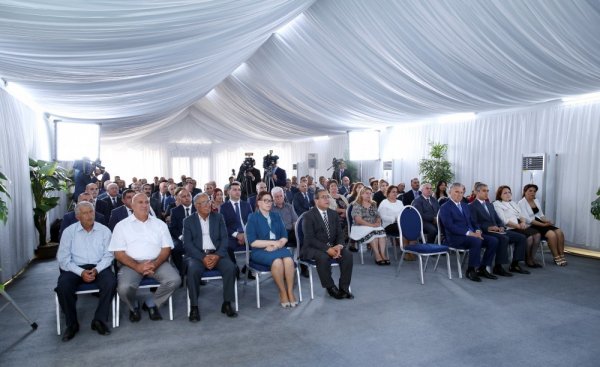 Mehriban Əliyeva məcburi köçkün ailələrinə Masazırda yeni mənzillərin verilməsində iştirak edib -FOTO Mehriban Əliyeva məcburi köçkün ailələrinə Masazırda yeni mənzillərin verilməsində iştirak edib -FOTO