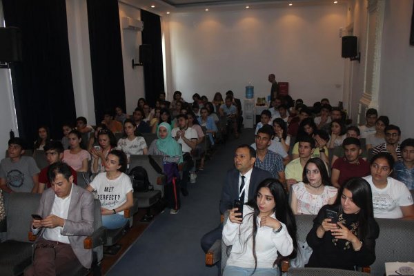 Qərb Universitetində abituriyentlər üçün psixoloji seminar keçirildi-FOTO Qərb Universitetində abituriyentlər üçün psixoloji seminar keçirildi-FOTO