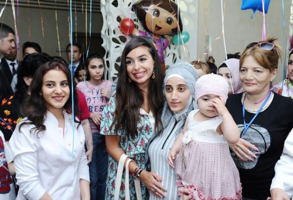 Leyla Əliyeva Talassemiya Mərkəzində müalicə alanlarla görüşdü - FOTOLAR Leyla Əliyeva Talassemiya Mərkəzində müalicə alanlarla görüşdü - FOTOLAR