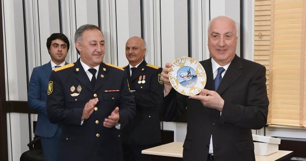 Zakir Fərəcov polisləri təbrik etdi – FOTOLAR Zakir Fərəcov polisləri təbrik etdi – FOTOLAR