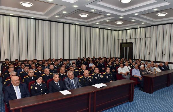 Zakir Fərəcov polisləri təbrik etdi – FOTOLAR Zakir Fərəcov polisləri təbrik etdi – FOTOLAR