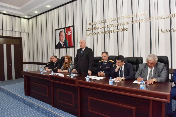 Zakir Fərəcov polisləri təbrik etdi – FOTOLAR Zakir Fərəcov polisləri təbrik etdi – FOTOLAR