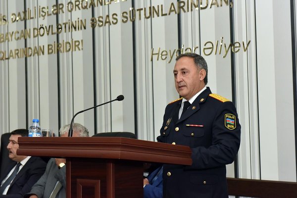 Zakir Fərəcov polisləri təbrik etdi – FOTOLAR Zakir Fərəcov polisləri təbrik etdi – FOTOLAR