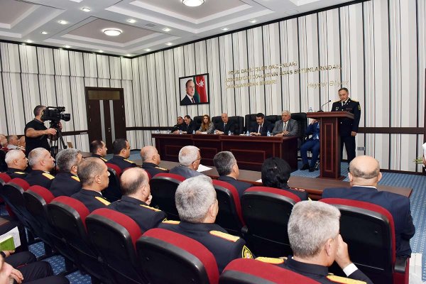 Zakir Fərəcov polisləri təbrik etdi – FOTOLAR Zakir Fərəcov polisləri təbrik etdi – FOTOLAR