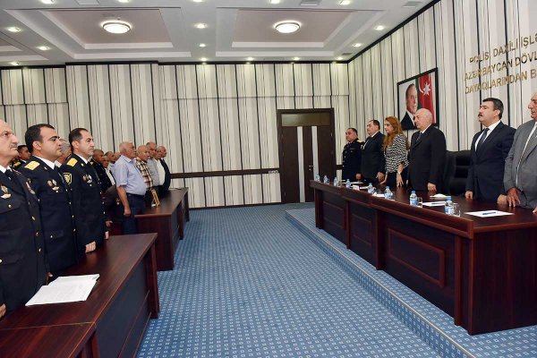 Zakir Fərəcov polisləri təbrik etdi – FOTOLAR Zakir Fərəcov polisləri təbrik etdi – FOTOLAR