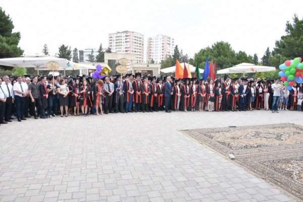 Sumqayıt Dövlət Universiteti növbəti məzunlarını yola saldı - FOTOLAR Sumqayıt Dövlət Universiteti növbəti məzunlarını yola saldı - FOTOLAR