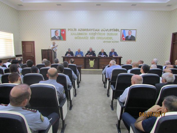 Veteranlar polis rəisinə "Şıxlınski" medalı verdi Veteranlar polis rəisinə "Şıxlınski" medalı verdi