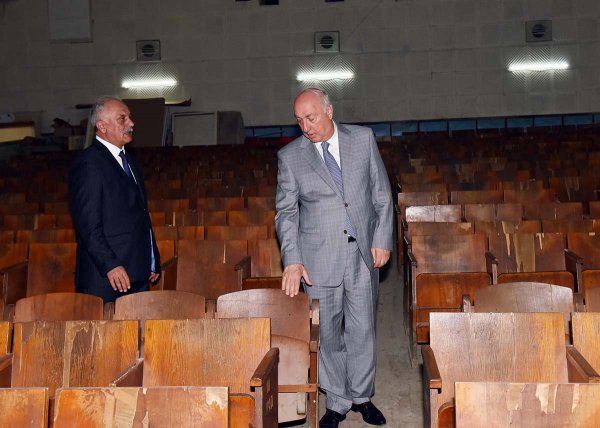 Zakir Fərəcov: “Sumqayıt şəhərində müasir kinoteatr olmalıdır” Zakir Fərəcov: “Sumqayıt şəhərində müasir kinoteatr olmalıdır”